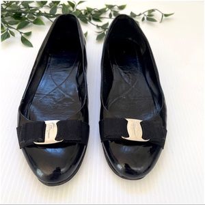 SALVATORE FERRAGAMO Varina Patent Leather Black Flats size 8.5